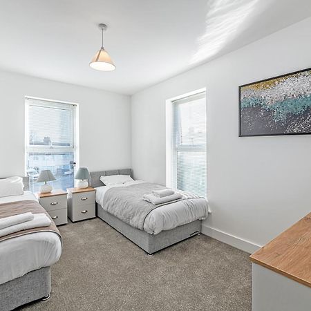 Gospel Heights Luxury Apartments With Parking Heswall Exteriör bild