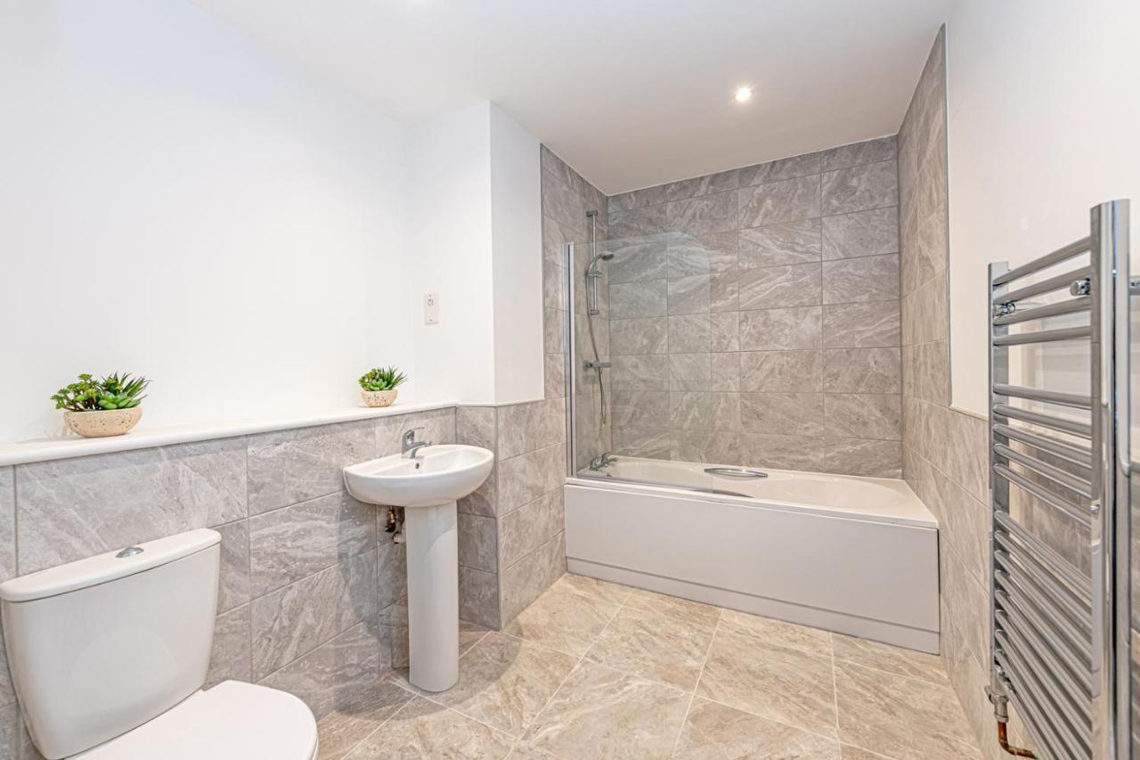 Gospel Heights Luxury Apartments With Parking Heswall Exteriör bild