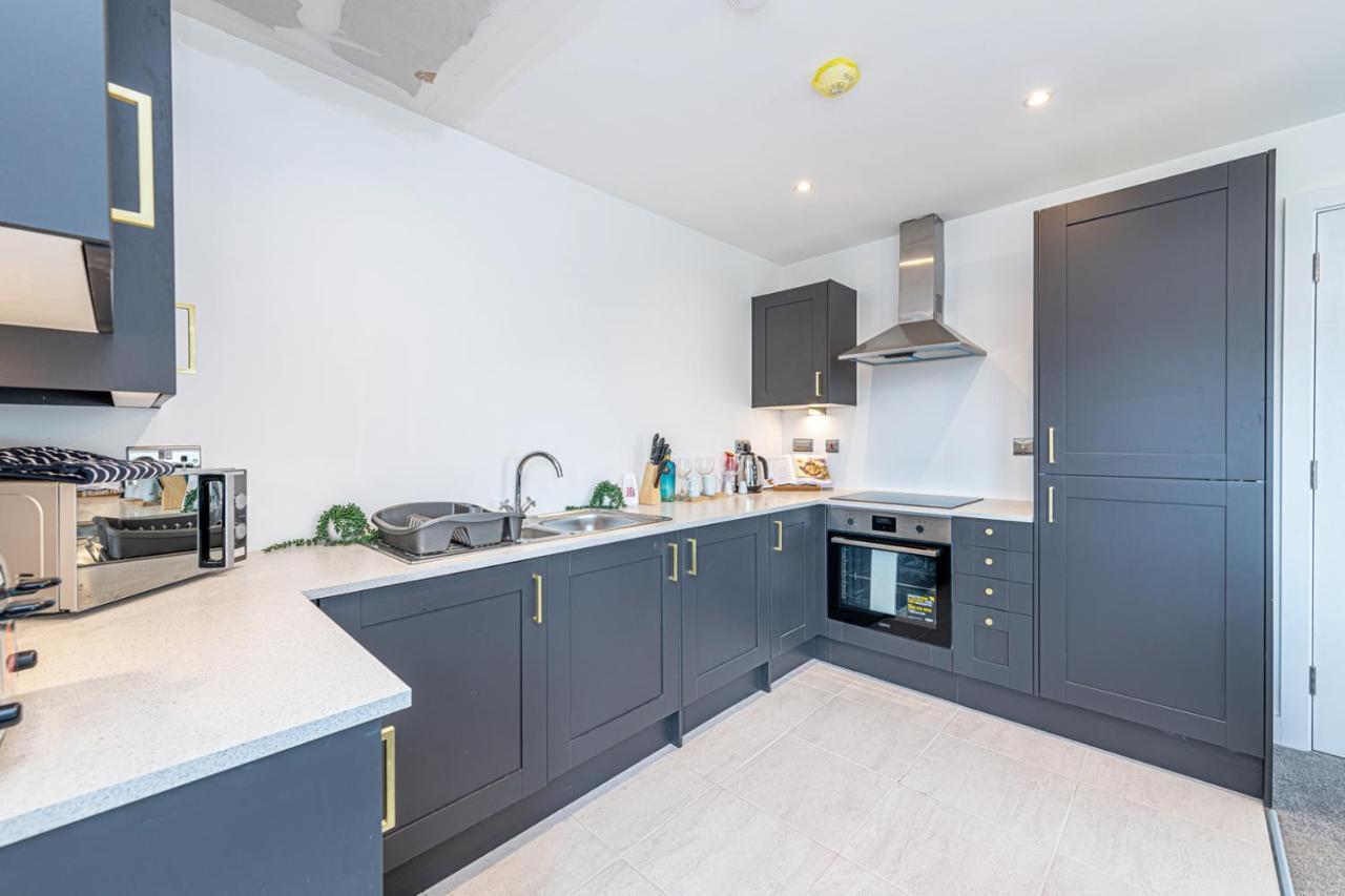 Gospel Heights Luxury Apartments With Parking Heswall Exteriör bild