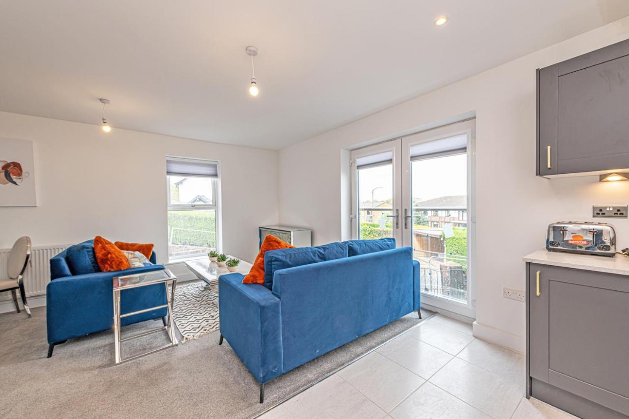 Gospel Heights Luxury Apartments With Parking Heswall Exteriör bild