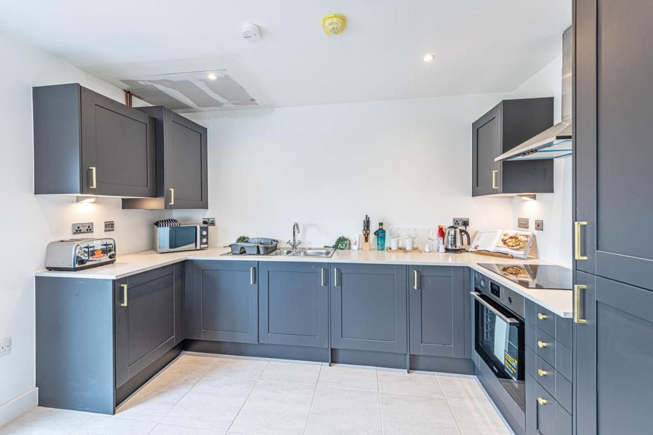 Gospel Heights Luxury Apartments With Parking Heswall Exteriör bild