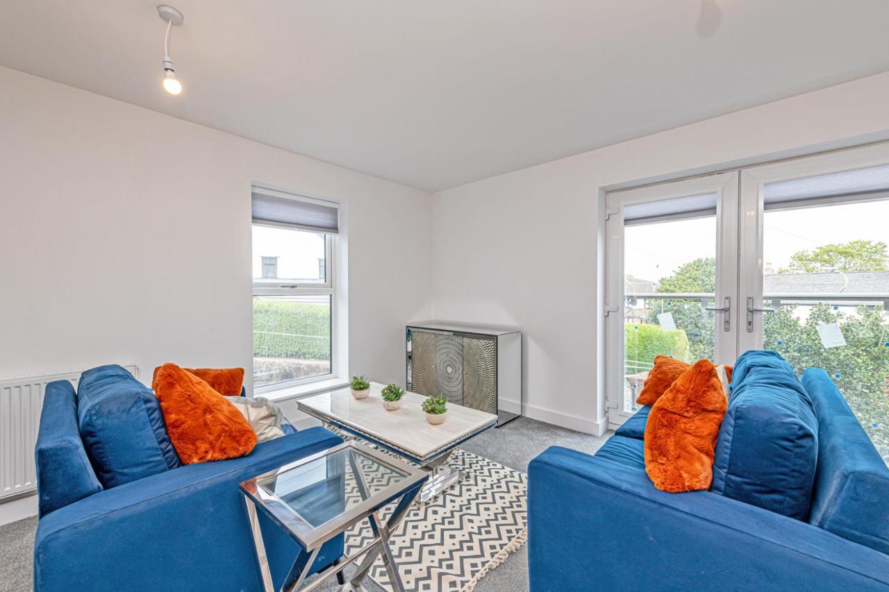 Gospel Heights Luxury Apartments With Parking Heswall Exteriör bild