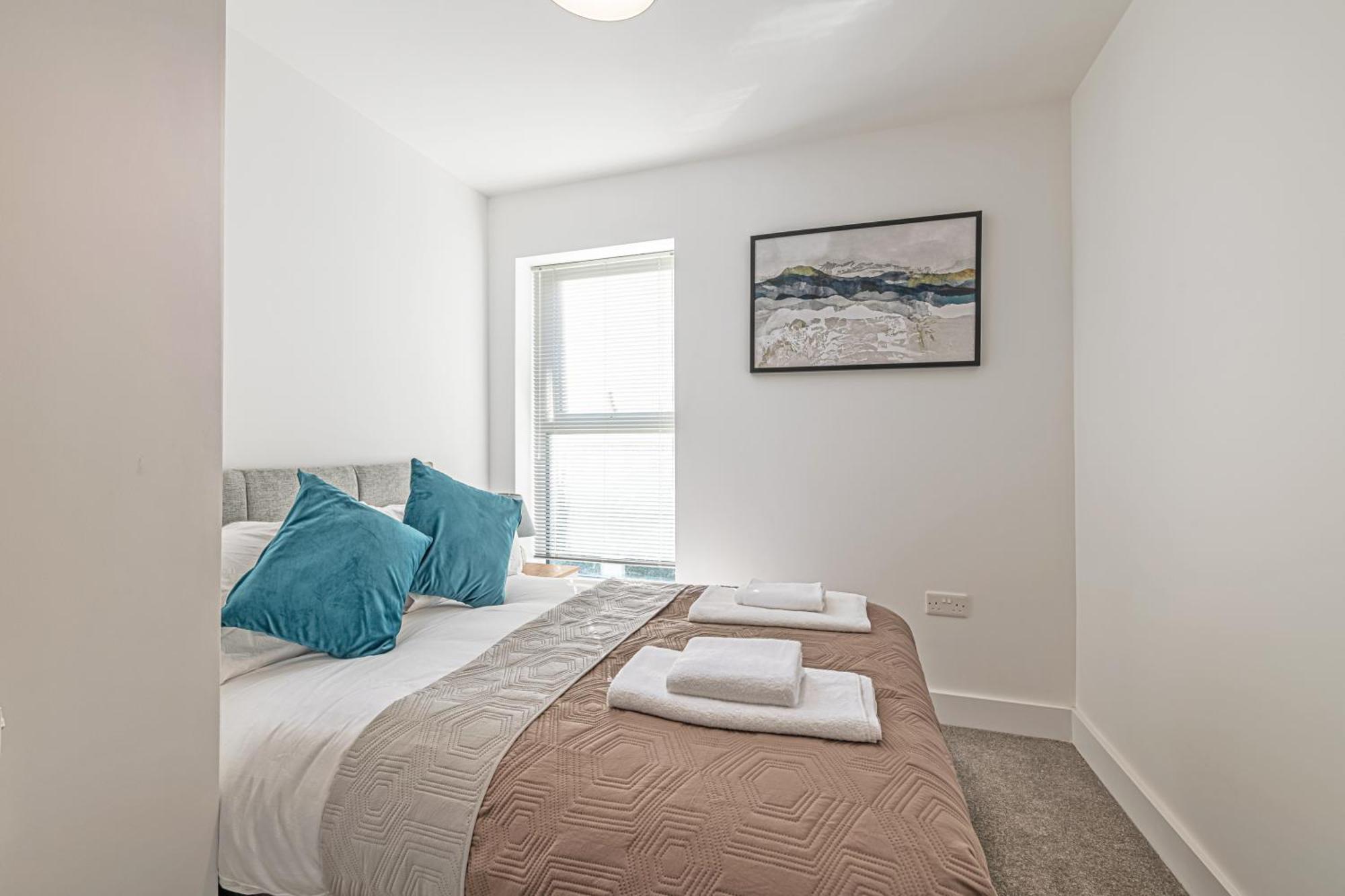Gospel Heights Luxury Apartments With Parking Heswall Exteriör bild